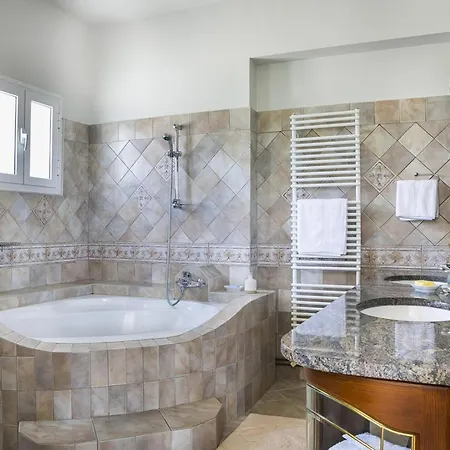Arabella In 6 Bedrooms With Pool And Wifi Villa *