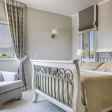 Arabella In 6 Bedrooms With Pool And Wifi Capri